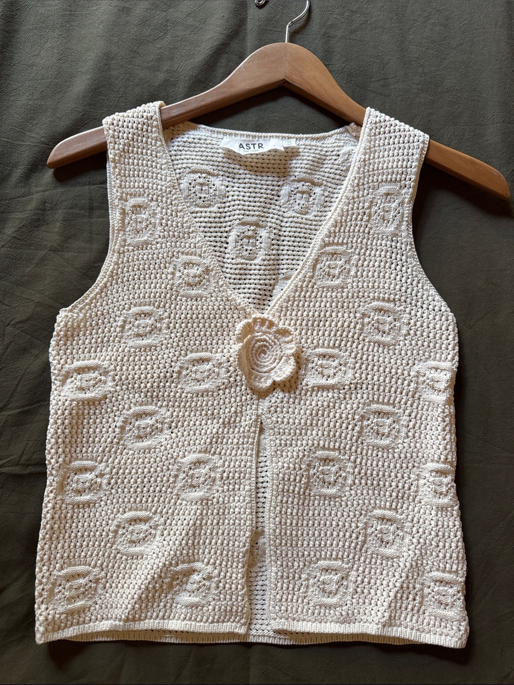 Astr Cream Crochet Floral Button-Front Tank